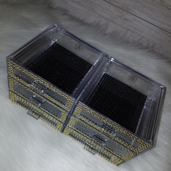 Makeup - Picture 3 of 4